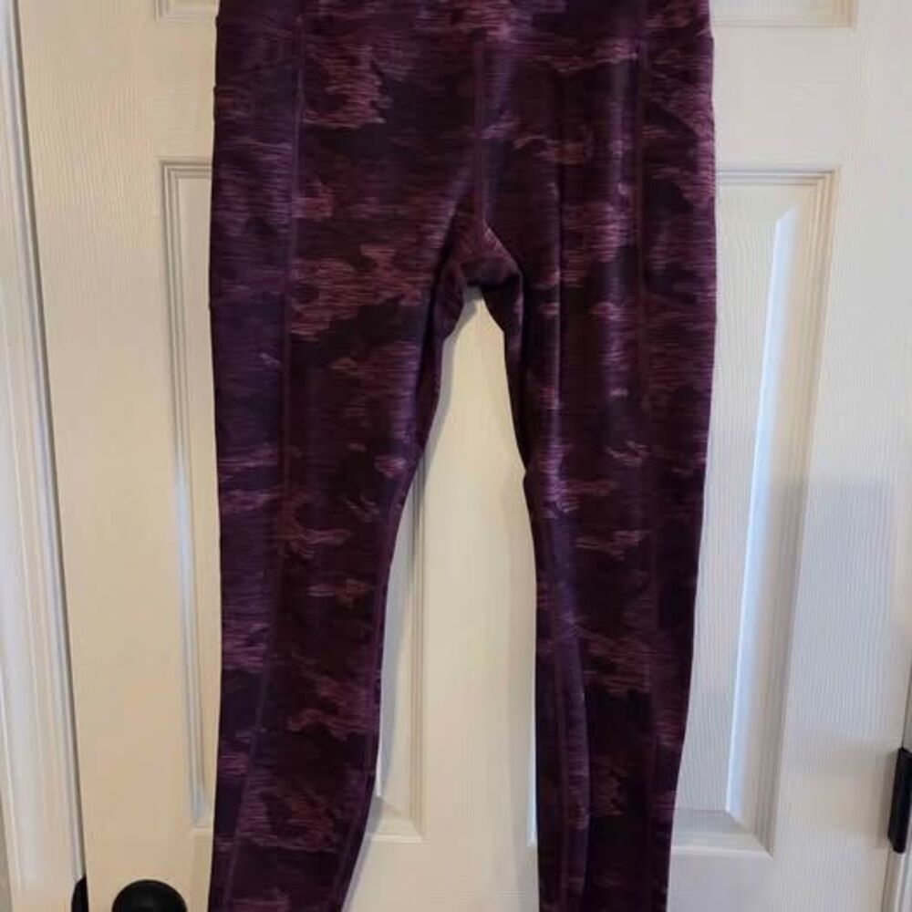 Avia women's Medium purple camo leggings